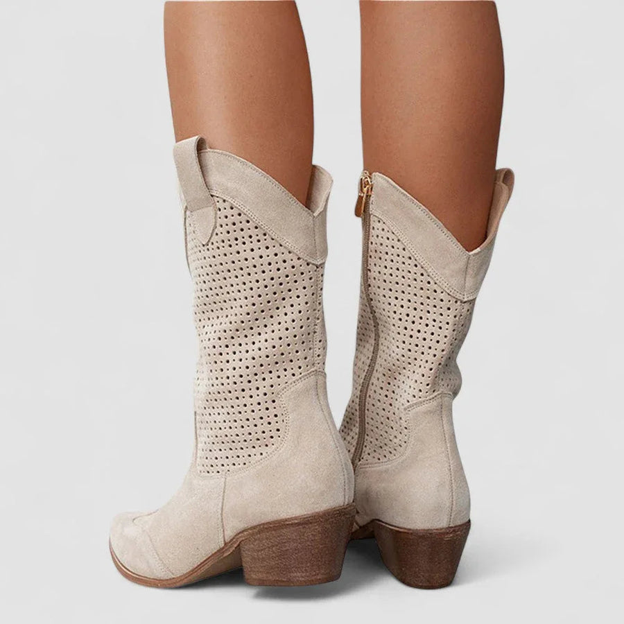Gaia | Botas Camperas Ortopédicas de Ante Crema con Perforaciones