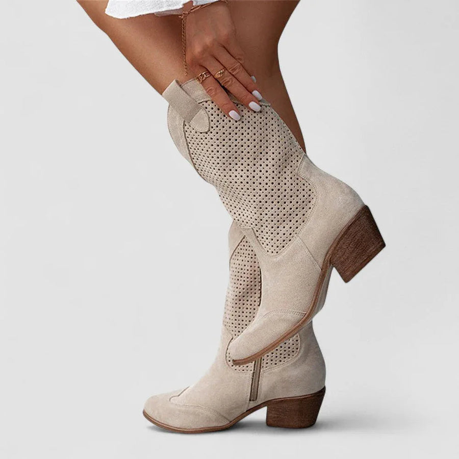 Gaia | Botas Camperas Ortopédicas de Ante Crema con Perforaciones - Beige