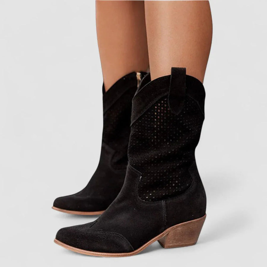Gaia | Botas Camperas Ortopédicas de Ante Crema con Perforaciones - Negro